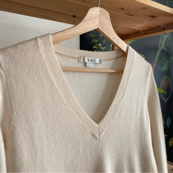 Boden Cream Cashmere V-neck Sweater - Picture 6 of 14